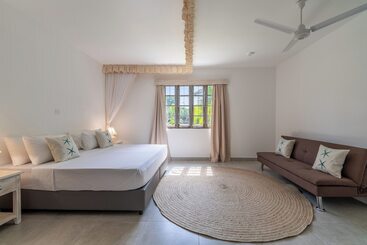 هتل Hibiscus Home & Apartments