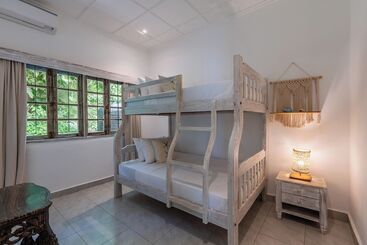 هتل Hibiscus Home & Apartments