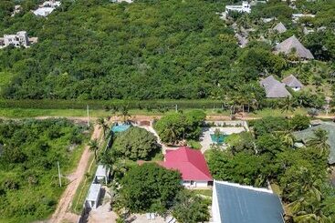 هتل Hibiscus Home & Apartments