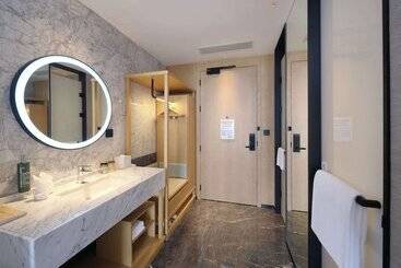 هتل Hilton Garden Inn Huludao Longxing Road