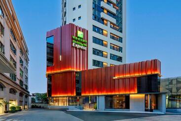 هتل Holiday Inn Express Shanghai Jing An Temple, An Ihg