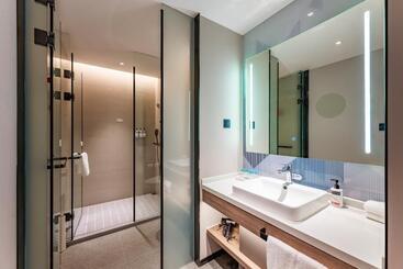 هتل Holiday Inn Express Shanghai Jing An Temple, An Ihg