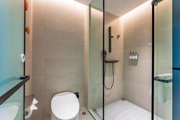 هتل Holiday Inn Express Shanghai Jing An Temple, An Ihg
