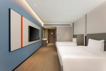 هتل Holiday Inn Express Shanghai Jing An Temple, An Ihg