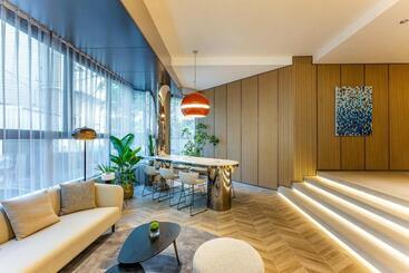 هتل Holiday Inn Express Shanghai Jing An Temple, An Ihg