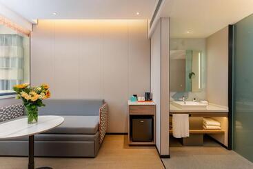 هتل Holiday Inn Express Shanghai Jing An Temple, An Ihg