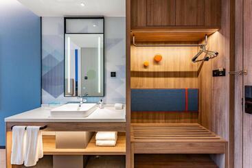 هتل Holiday Inn Express Shanghai Jing An Temple, An Ihg