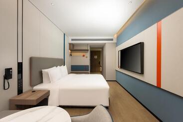 هتل Holiday Inn Express Shanghai Jing An Temple, An Ihg