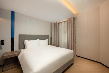 هتل Holiday Inn Express Shanghai Jing An Temple, An Ihg