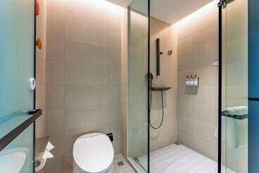 هتل Holiday Inn Express Shanghai Jing An Temple, An Ihg