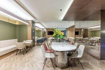 هتل Holiday Inn Express Shanghai Jing An Temple, An Ihg