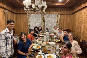 هتل Royal Heritage Houseboats