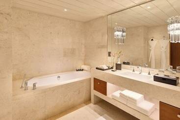 ホテル The Leela Hyderabad