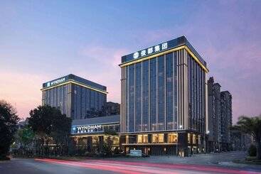 هتل Wyndham Xishuangbanna Qingquan