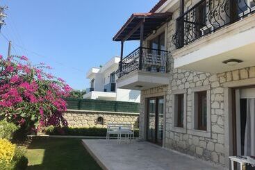 هتل Nea Garden