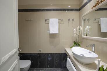 پانسیون Vk Luxury Suites   Private Parking   Adults Only