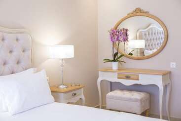 پانسیون Vk Luxury Suites   Private Parking   Adults Only