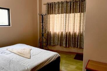 پانسیون Yuriko Guest House
