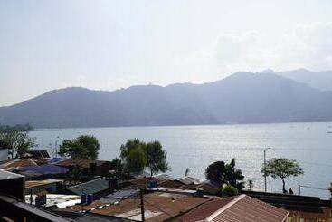 پانسیون Yuriko Guest House