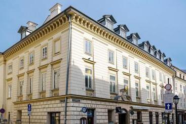 Unicus Palace Old Town Destigo Hotels