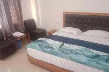 هتل Oyo Midway Inn