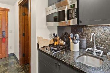 استراحتگاه 319 Lodge At Spruce Peak Ski In Ski In Ski Out King Studio