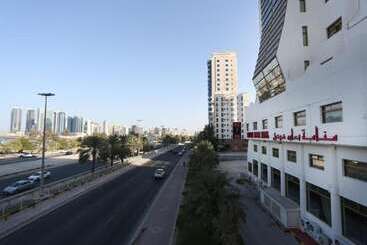 هتل Capital O 126 Manama Tower