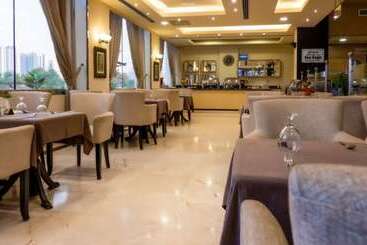 هتل Capital O 126 Manama Tower