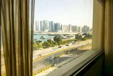 هتل Capital O 126 Manama Tower