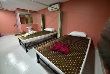 هتل Gold Airport Suites