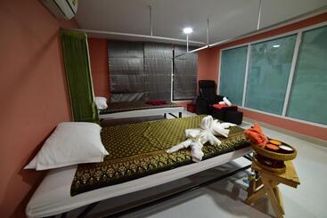 هتل Gold Airport Suites