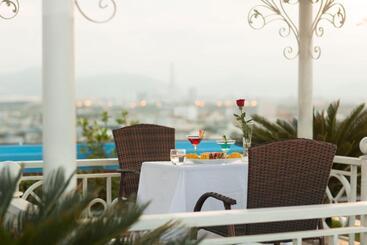 Le Indochina Hotel & Beach Da Nang City