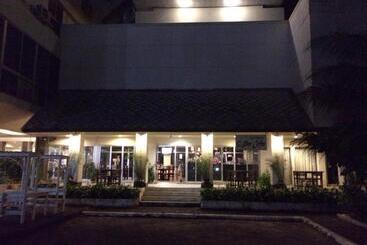 هتل Paradorn Inn
