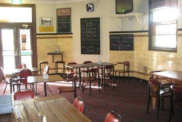 هتل The Cowra