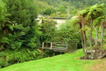 تختخواب و صبحانه Little Paradise & Petting Farm