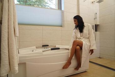 هتل Sooriya Resort & Spa