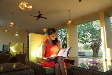 هتل Sooriya Resort & Spa