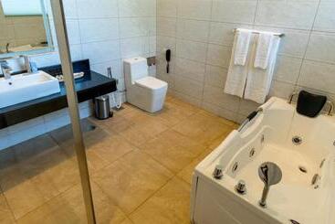 هتل Sooriya Resort & Spa