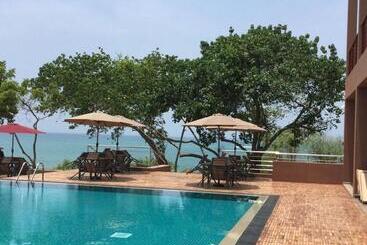 هتل Sooriya Resort & Spa