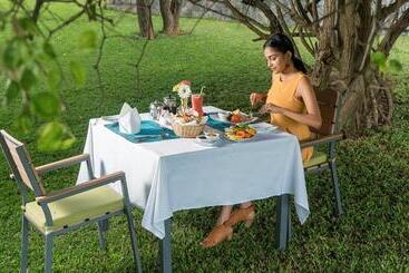 هتل Sooriya Resort & Spa