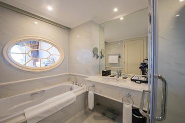 هتل Wyndham Grand Phu Quoc