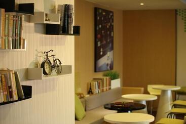 Iu Hotel Changsha Yuanjialing Subway Station East Jiefang Road Laohuatian