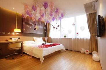 Iu Hotel Zhonggang Road