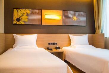 Iu Hotel Zhonggang Road