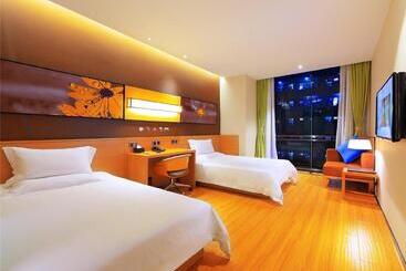 Iu Hotel Zhonggang Road