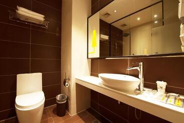 Iu Hotel Zhonggang Road