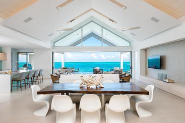 استراحتگاه Beach Enclave North Shore