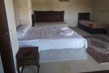 تختخواب و صبحانه Mozaik Stone