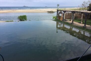 هتل C Beyond Nilaveli