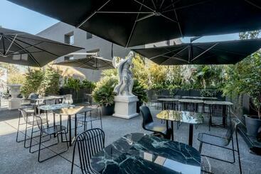 هتل Collini Rooms
